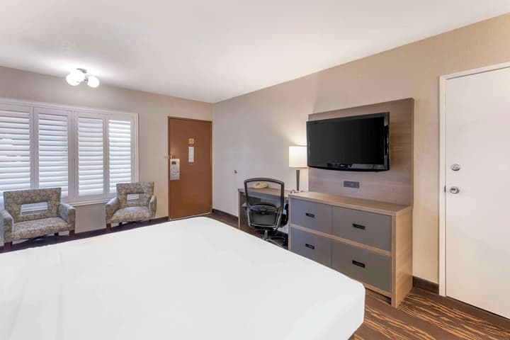 Best Western Plus Stovall's Inn