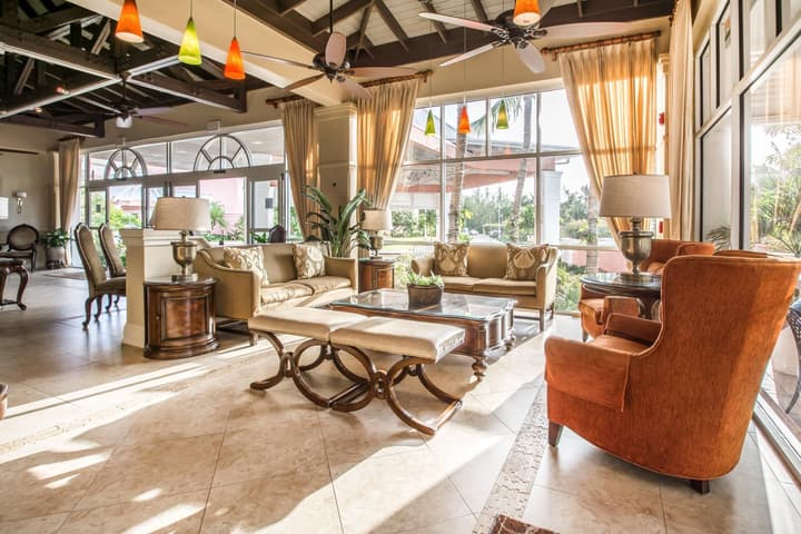 Comfort Suites Paradise Island
