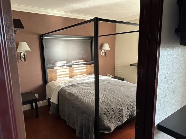 Cabana Inn & Suites