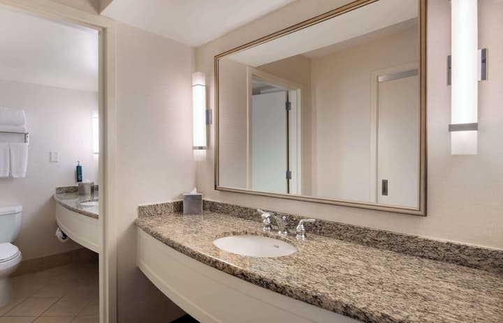 DoubleTree by Hilton Washington DC - Crystal City