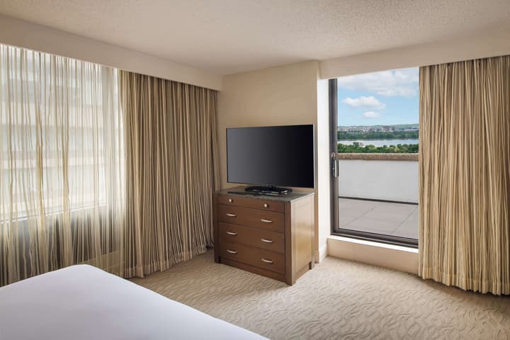 DoubleTree by Hilton Washington DC - Crystal City
