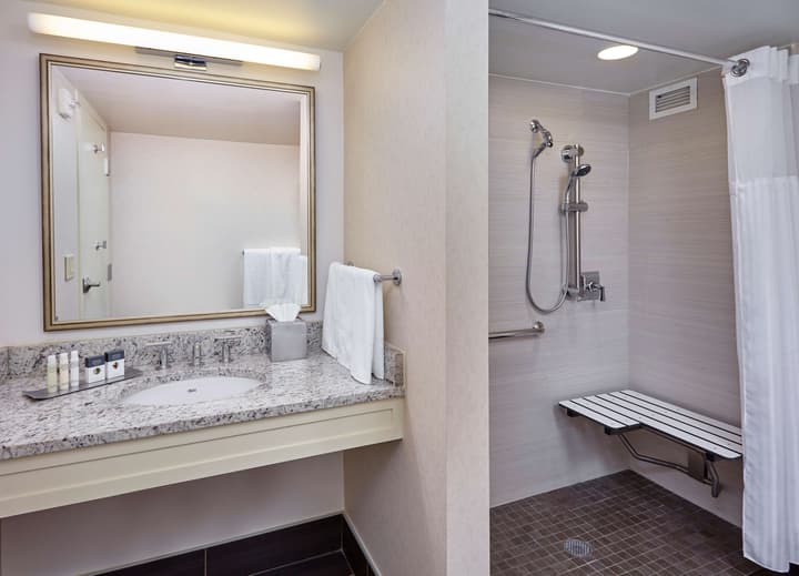 DoubleTree by Hilton Washington DC - Crystal City