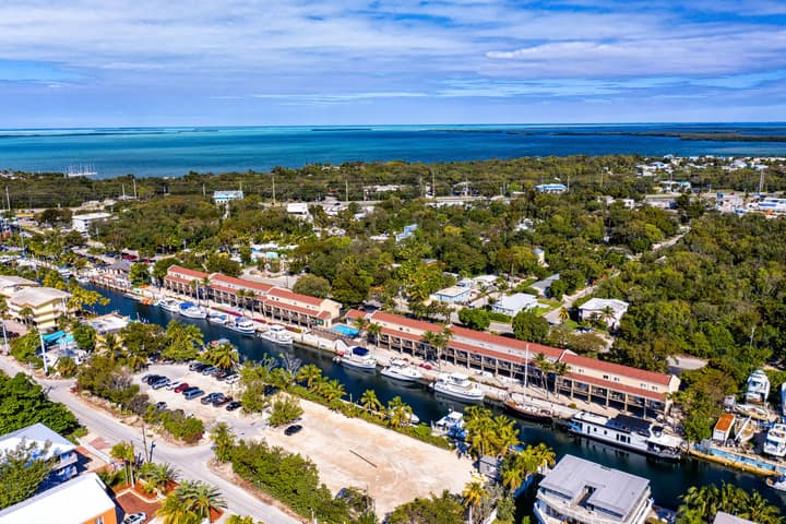 Waterside Suites & Marina