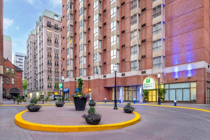 Holiday Inn Express Toronto - Downtown by IHG