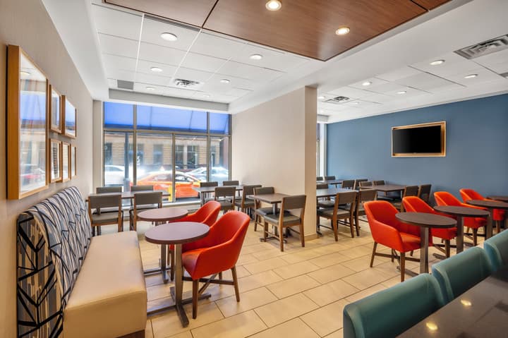 Holiday Inn Express Toronto - Downtown by IHG