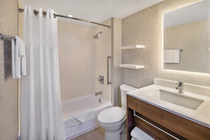Holiday Inn Express Toronto - Downtown by IHG