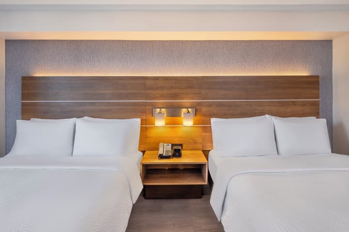 Holiday Inn Express Toronto - Downtown by IHG