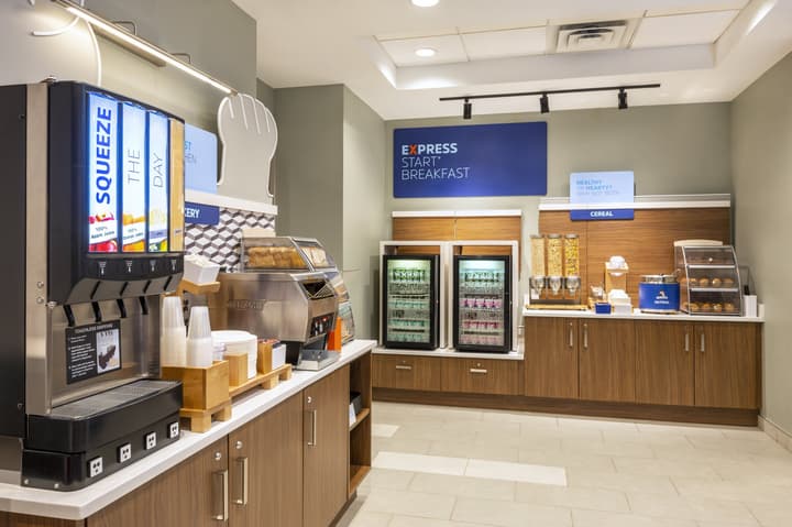 Holiday Inn Express Toronto - Downtown by IHG
