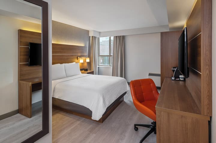 Holiday Inn Express Toronto - Downtown by IHG