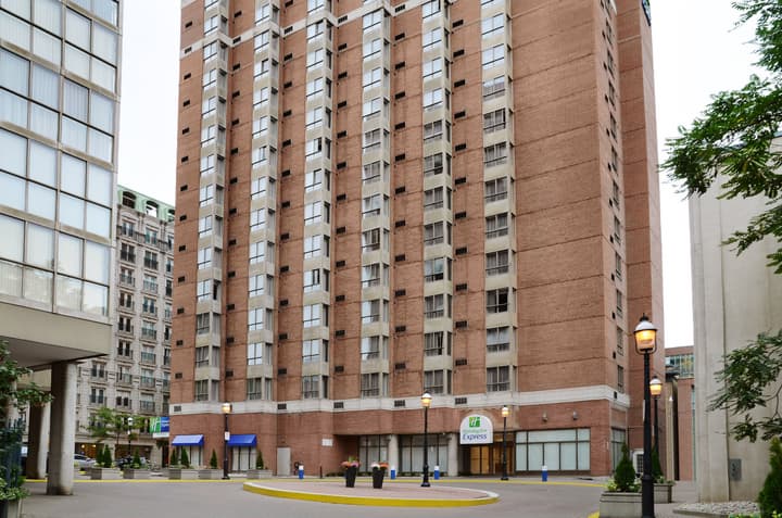 Holiday Inn Express Toronto - Downtown by IHG