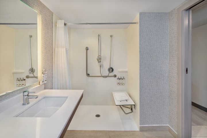 Holiday Inn Express Toronto - Downtown by IHG