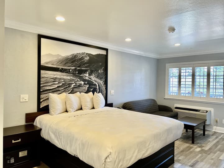 Aura Inn Monterey