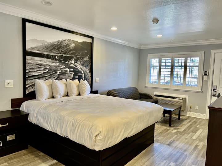 Aura Inn Monterey
