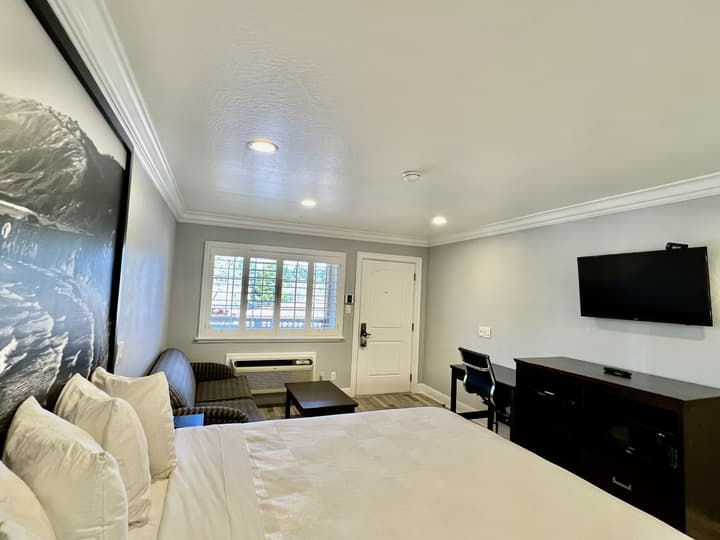 Aura Inn Monterey