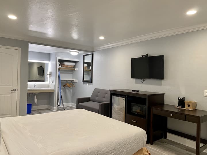 Aura Inn Monterey