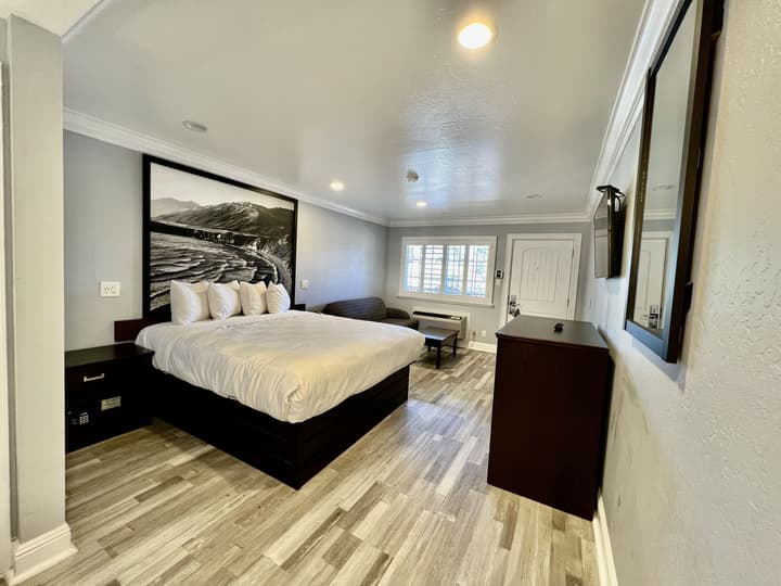 Aura Inn Monterey