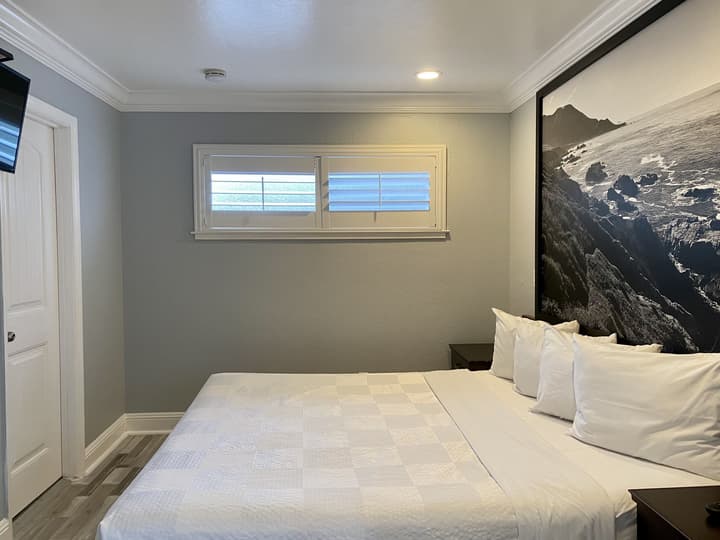 Aura Inn Monterey