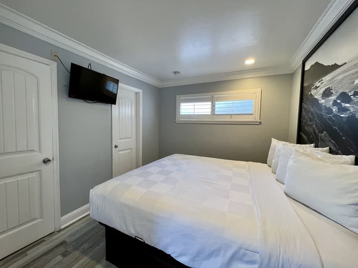 Aura Inn Monterey
