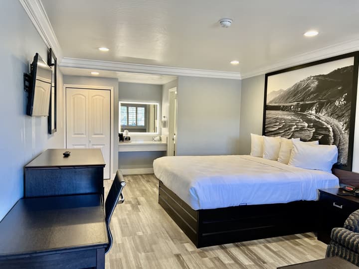 Aura Inn Monterey