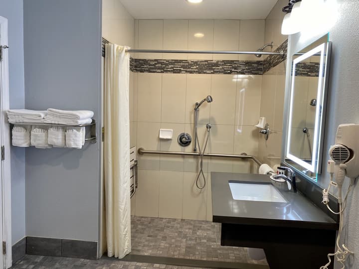 Aura Inn Monterey