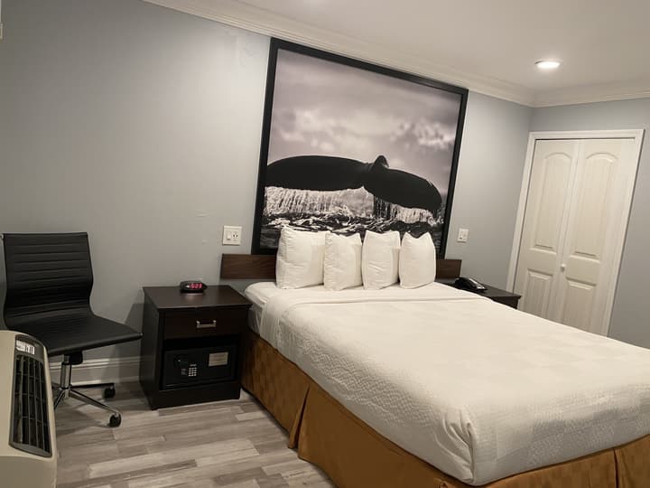 Aura Inn Monterey
