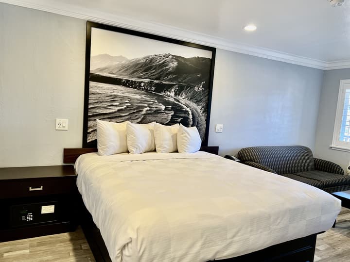 Aura Inn Monterey