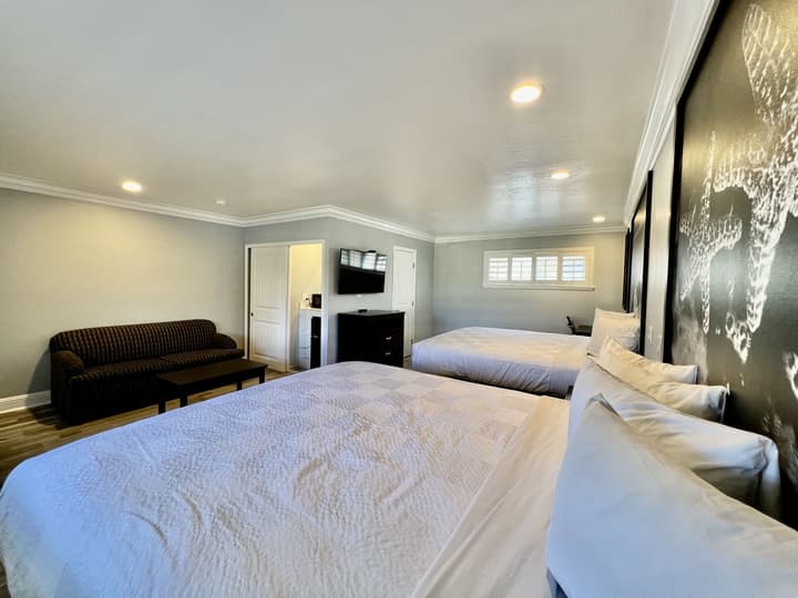 Aura Inn Monterey