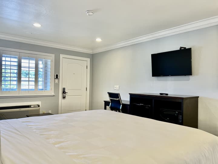 Aura Inn Monterey