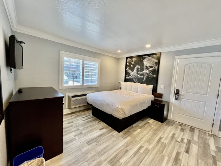 Aura Inn Monterey