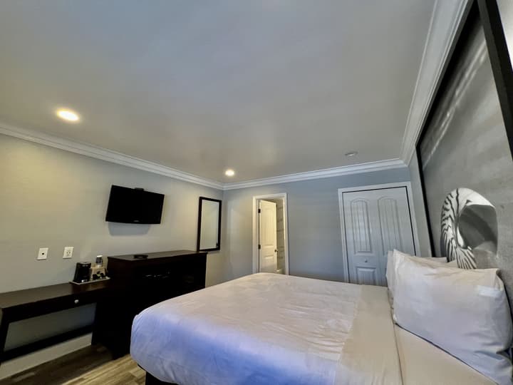 Aura Inn Monterey