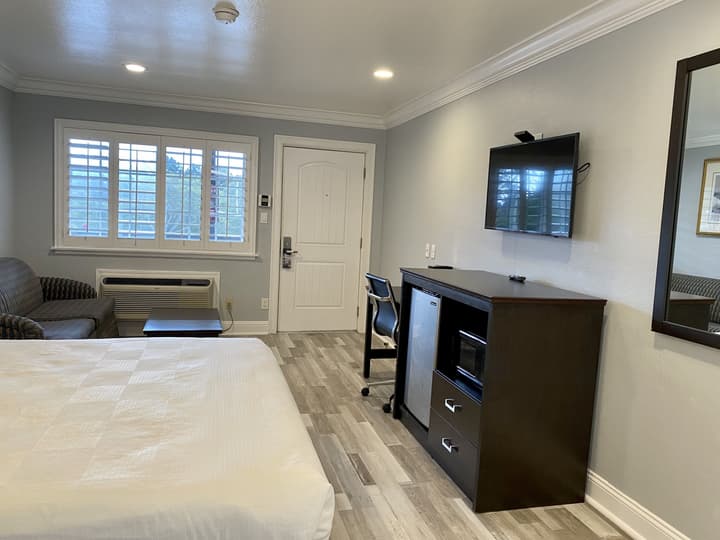 Aura Inn Monterey