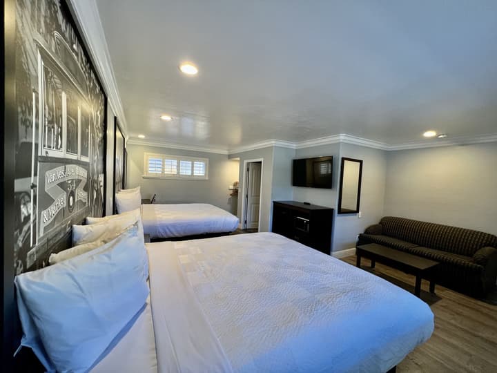 Aura Inn Monterey
