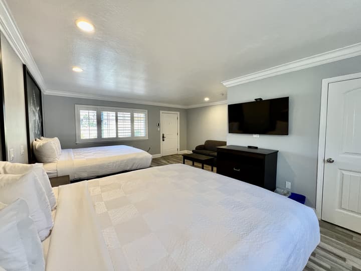 Aura Inn Monterey