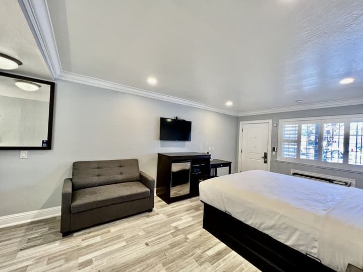 Aura Inn Monterey