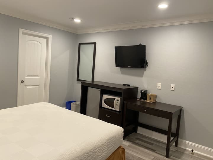 Aura Inn Monterey