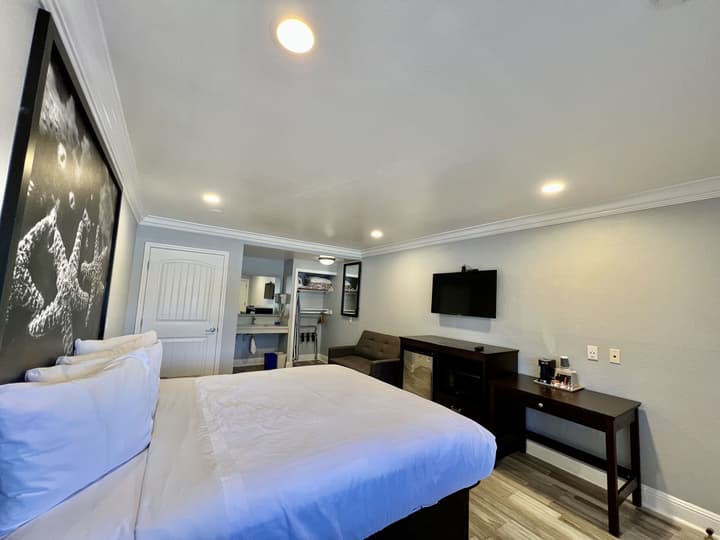 Aura Inn Monterey