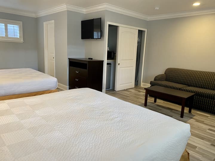 Aura Inn Monterey