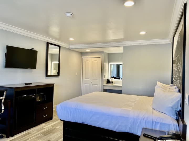 Aura Inn Monterey