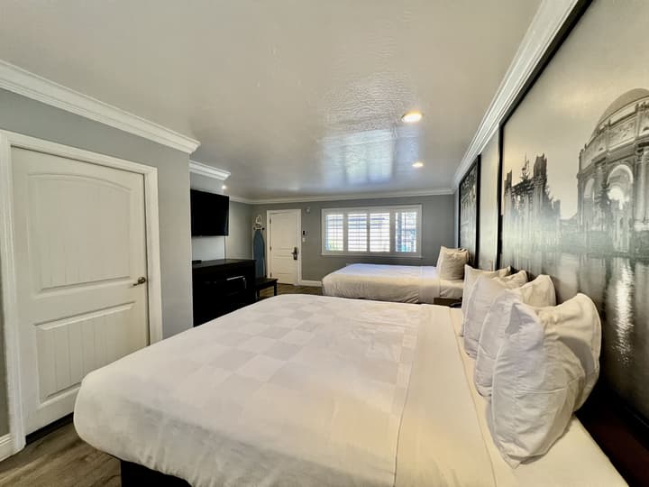 Aura Inn Monterey