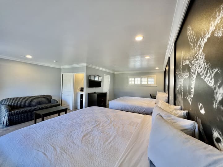 Aura Inn Monterey