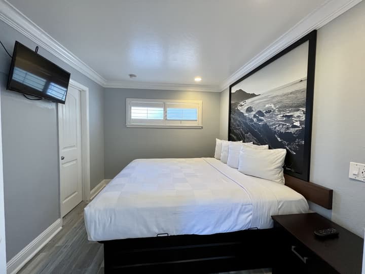 Aura Inn Monterey