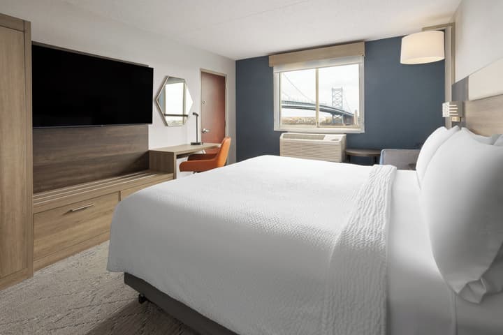 Holiday Inn Express Philadelphia - Penns Landing by IHG