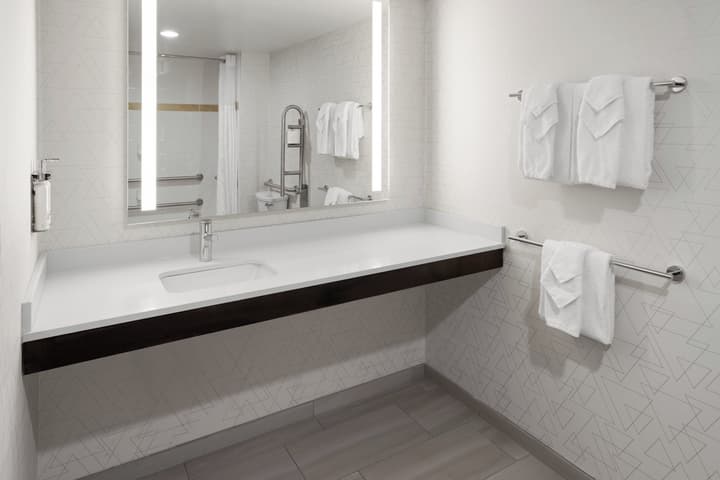 Holiday Inn Express Philadelphia - Penns Landing by IHG