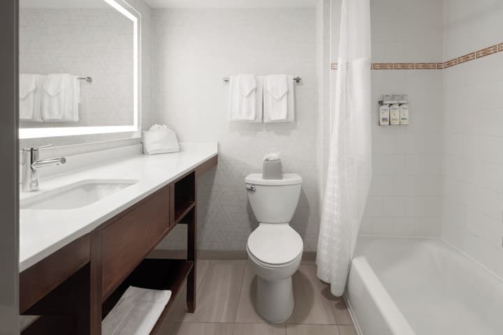 Holiday Inn Express Philadelphia - Penns Landing by IHG