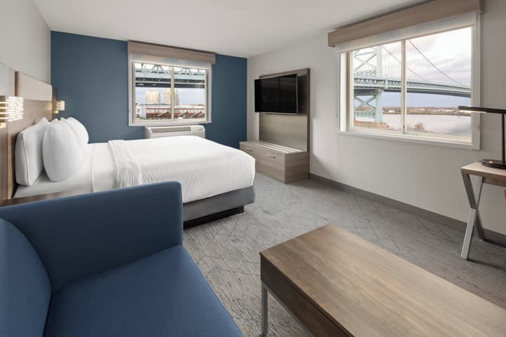 Holiday Inn Express Philadelphia - Penns Landing by IHG