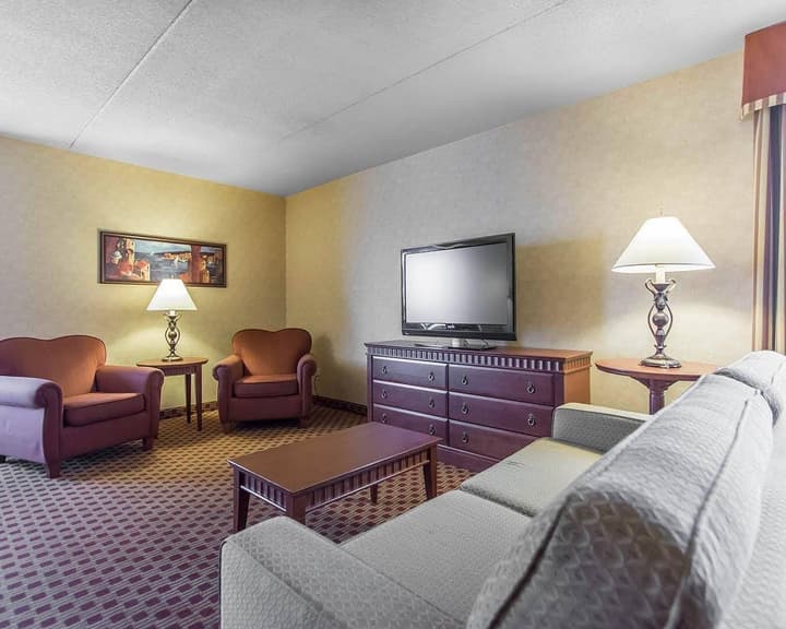 Quality Inn & Suites Bay Front