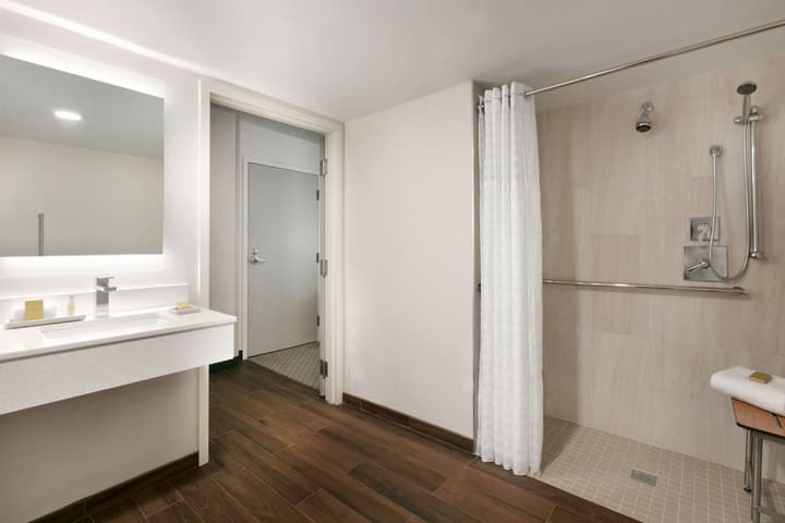 Doubletree by Hilton McLean Tysons