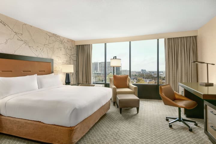Doubletree by Hilton McLean Tysons