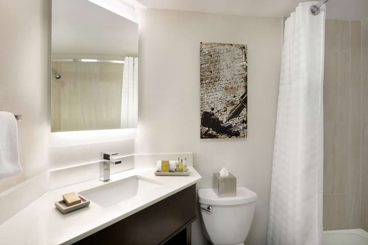Doubletree by Hilton McLean Tysons