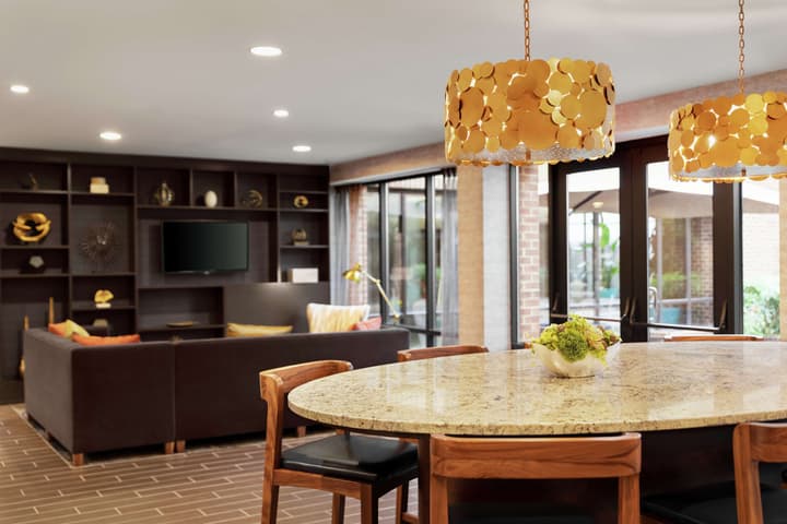 Doubletree by Hilton McLean Tysons